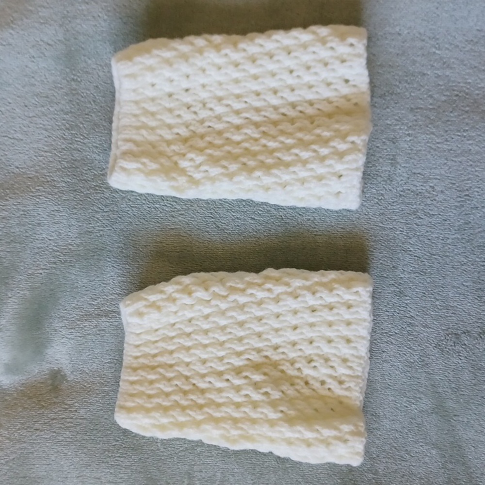 NIP Womans Short Ivory Boot Covers With Buttons - Picture 4 of 4